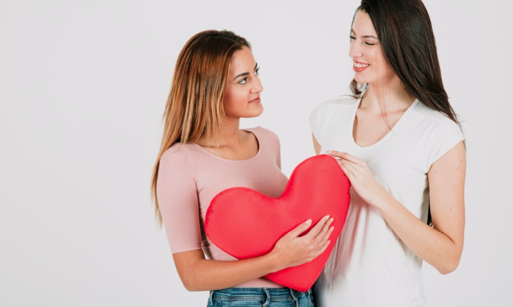 Mitos sobre el sexo lésbico que internet sigue creyendo y es hora de desmentir